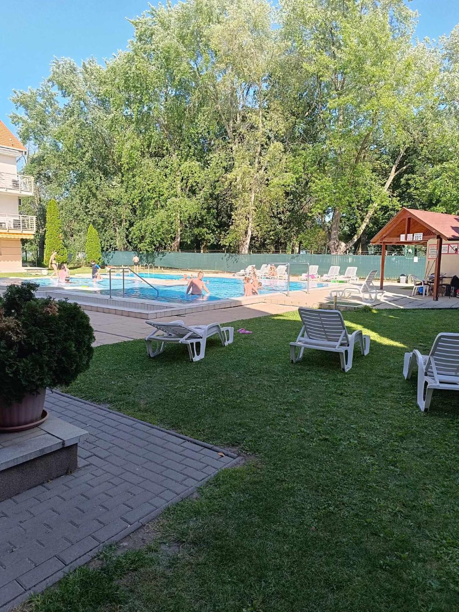 Oázis Wellness Apartman Hajdúszoboszló Exterior foto